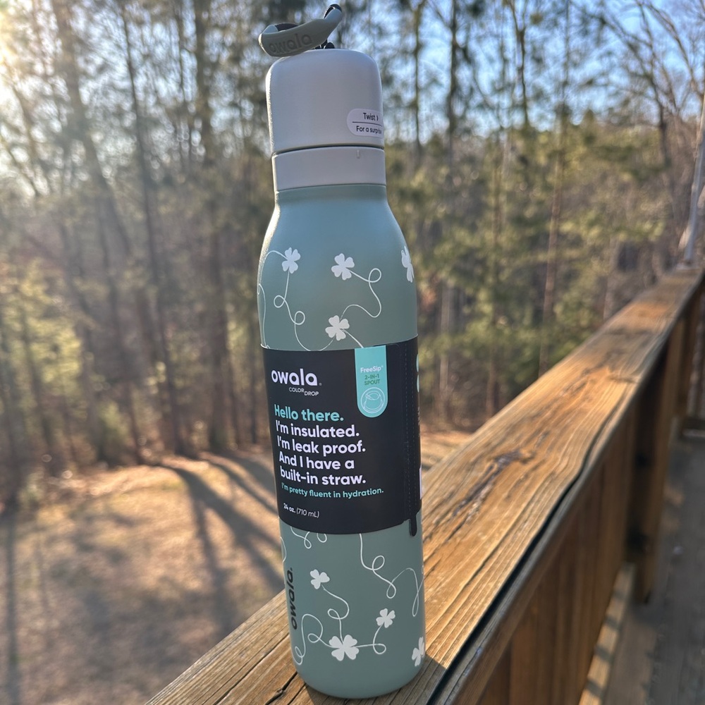 Owala Clover Achiever 24 Oz FreeSip Twist Color Drop